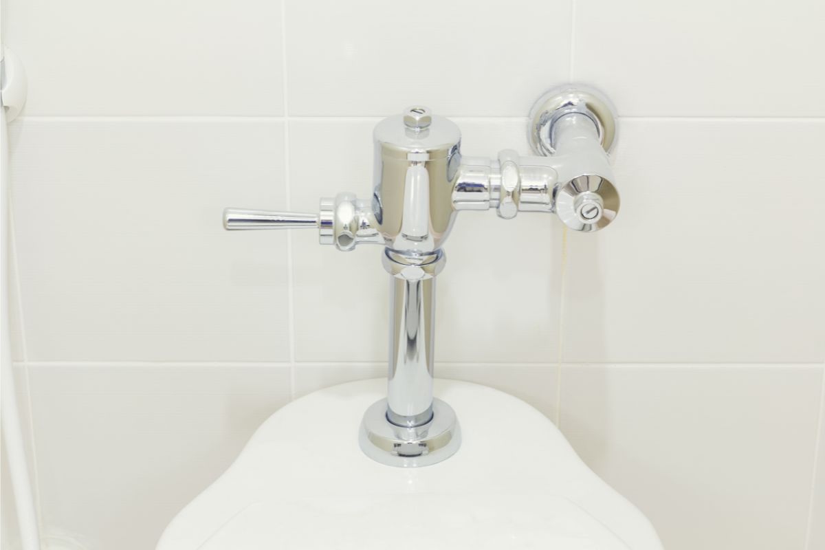 jak wymienić zawór spustowy w spłuczce